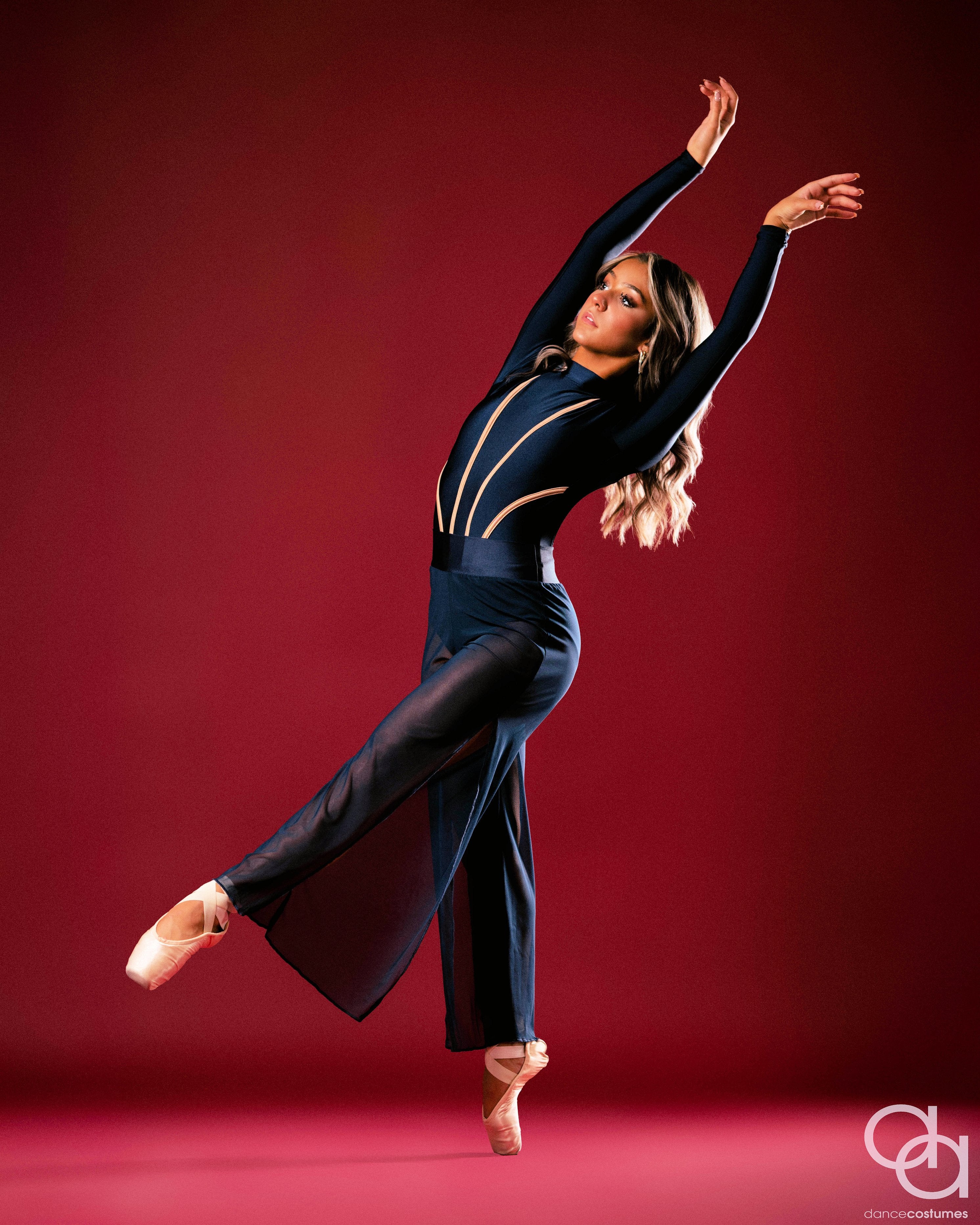 Ballet Dancer Stock Photo - Download Image Now - Jumping, Ballet Dancer,  Dancing - iStock